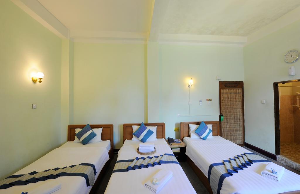 Cinderella Hotel Mawlamyine Szoba fotó