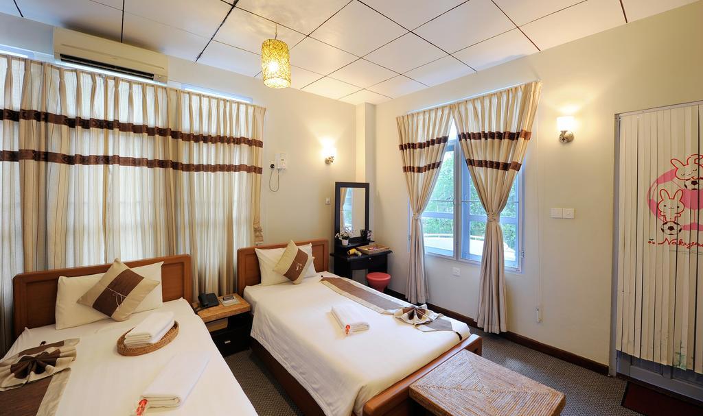 Cinderella Hotel Mawlamyine Szoba fotó